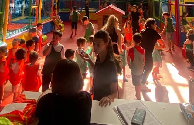 Monitoras especializadas en cumpleaños en el recreo sevilla