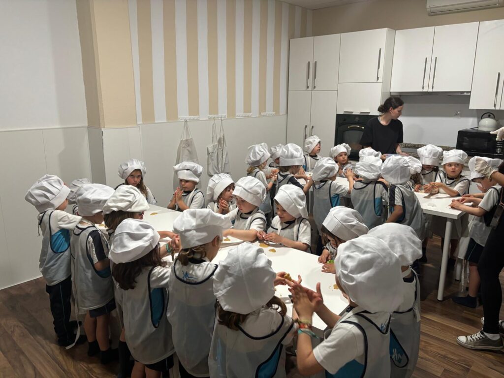 Taller de cocina galletitas en el Parque Infantil el Recreo