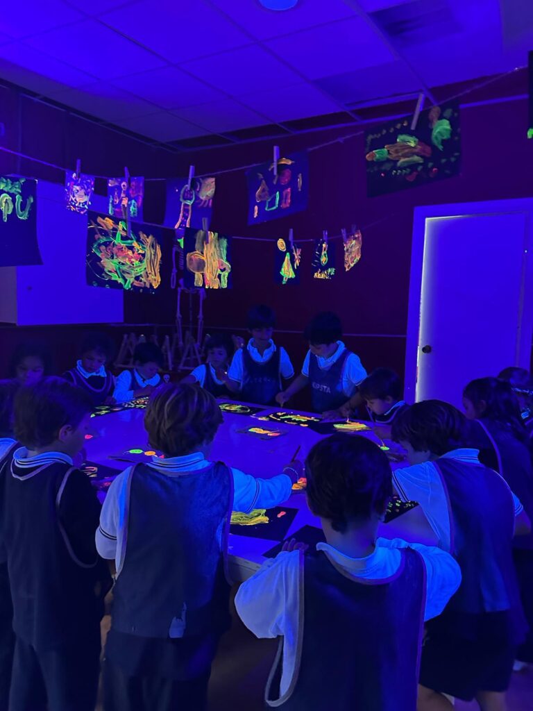 Talleres de luz de neón para niños en Sevilla en Parque Infantil el Recreo