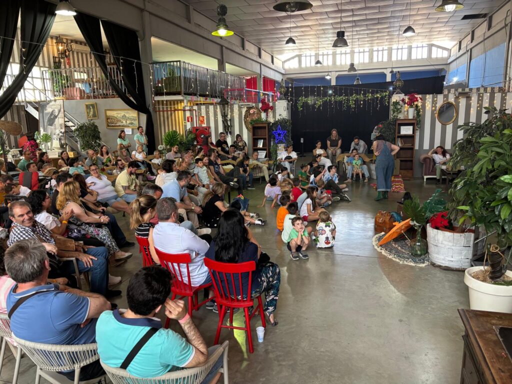 Celebración especial en parque de bolas infantil el recreo